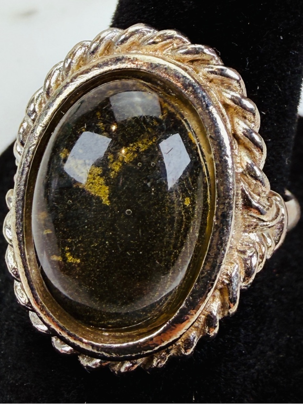 Vintage size 7.75 Silvertone Cabachon ring